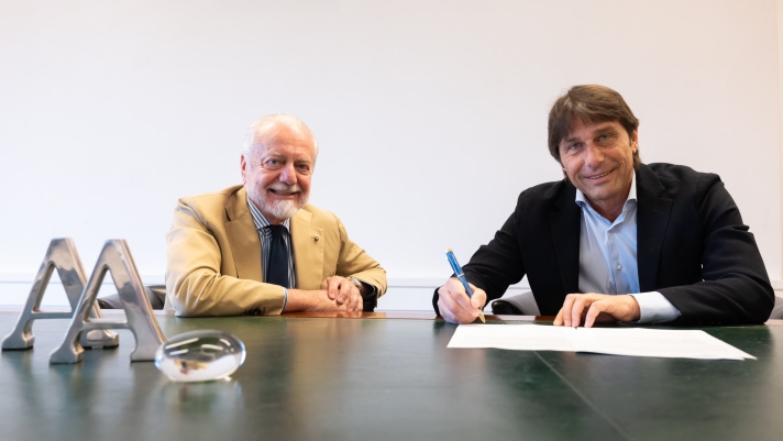 Tani është zyrtare, Antonio Conte është trajneri i ri i Napolit!