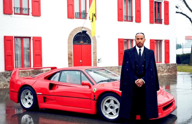 Hamilton viziton për here të parë “Maranello”-n, shtëpinë e Ferrarit