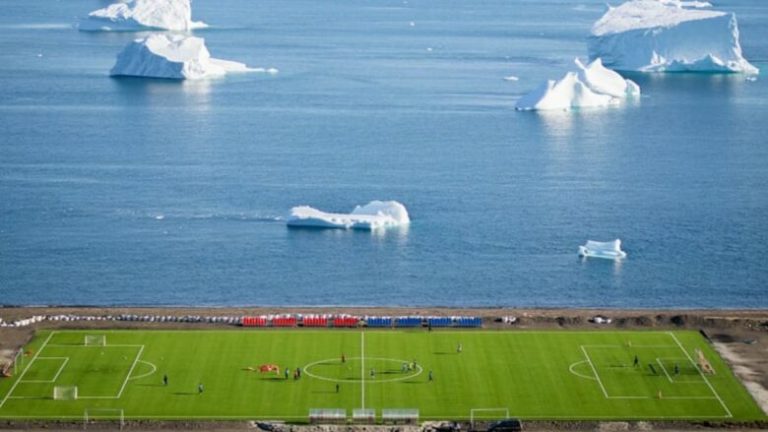 Kampionati më i shkurtër në botë ka filluar: Ndeshjet zgjasin deri në orën 3 të mëngjesit