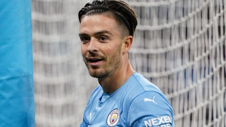 E kryer, Grealish huazohet te Evertoni 