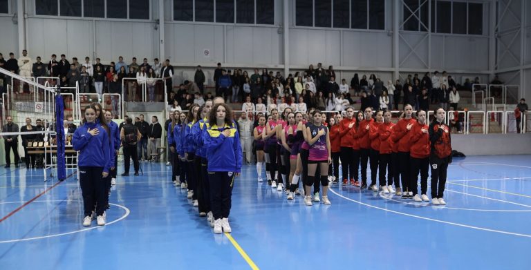 “Nëntori na bashkon”, Tetova hap turneun e volejbollit U16 me atmosferë fantastike