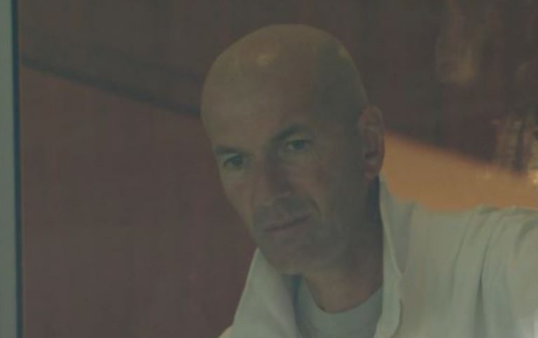 Bëhet virale fotoja e Zidane gjatë ndeshjes Argjentinë-Algjeri 