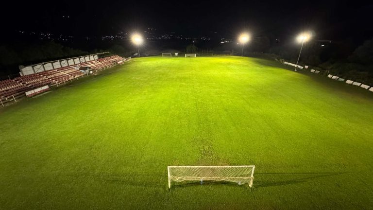 Kamenjani bëhet me ndriçim “gjysmëprofesional”, investim i rëndësishëm për futbollin lokal