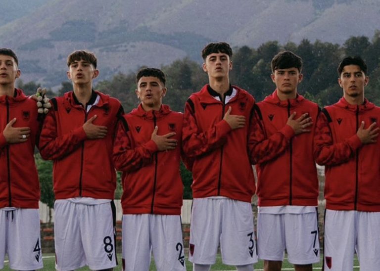 Dejvis Mesiti, muri i Shqipërisë U15, gati për një ndeshje tjetër të madhe ndaj Maqedonisë