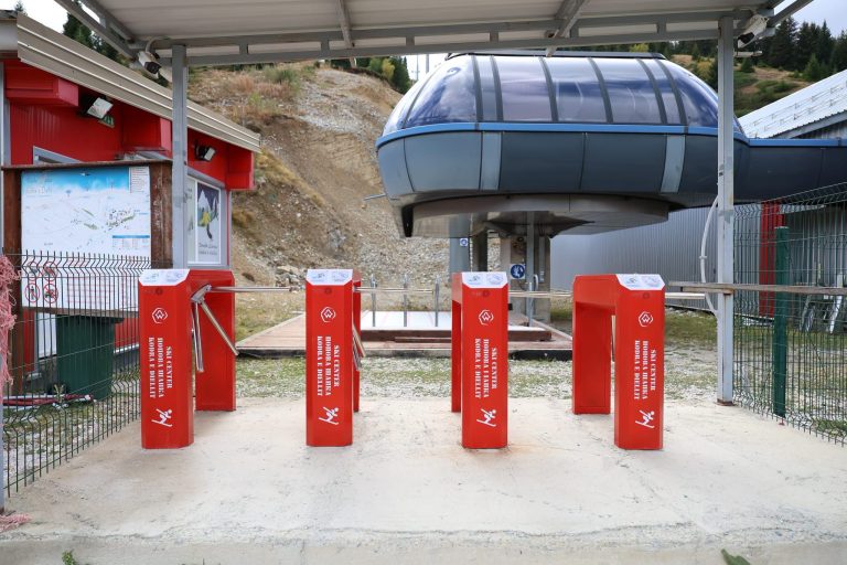 Investim i ri në Kodrën e Diellit, vendosen porta moderne për skanimin e biletave